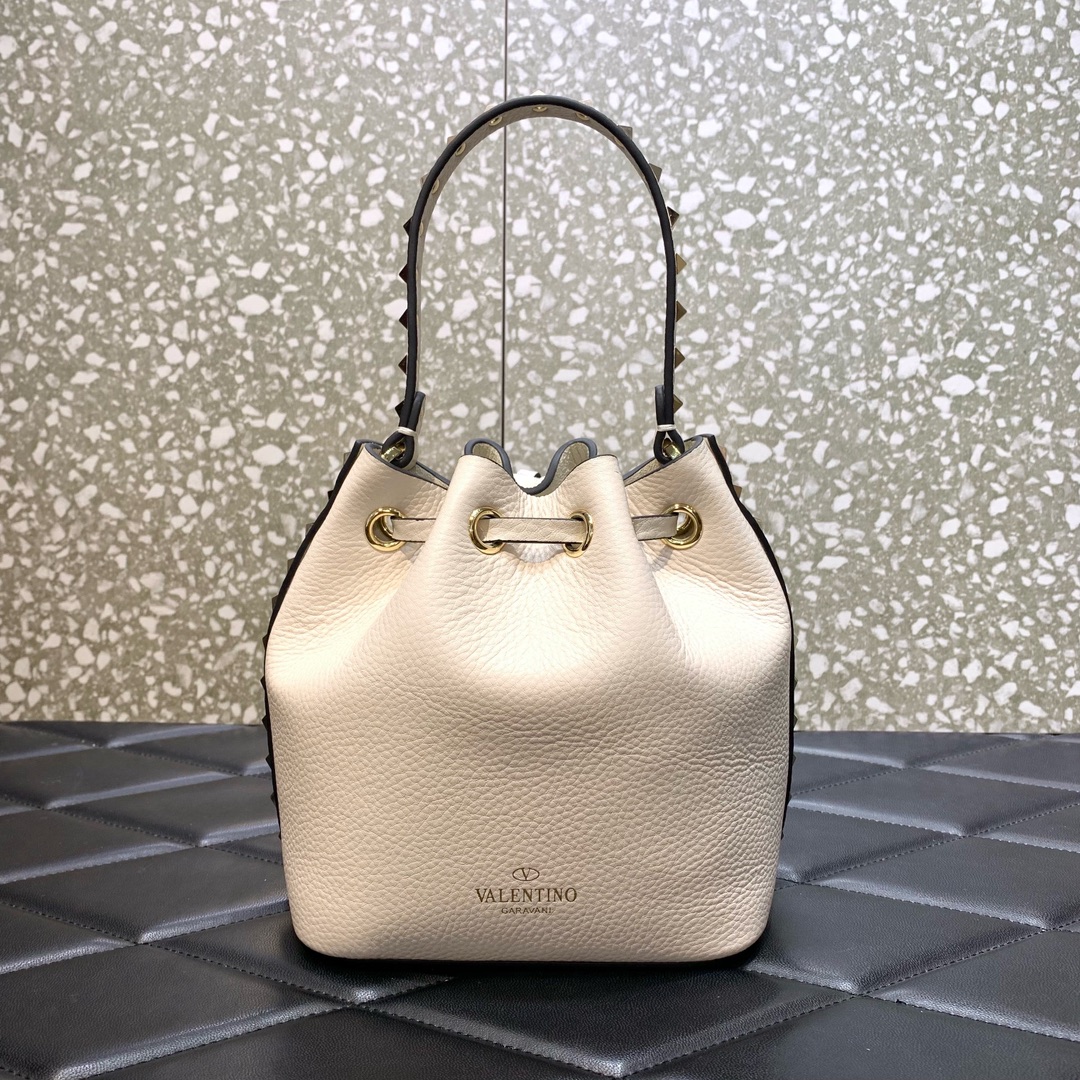 Valentino Garavani Rockstud Bucket Bag in Ivory Grainy Calfskin